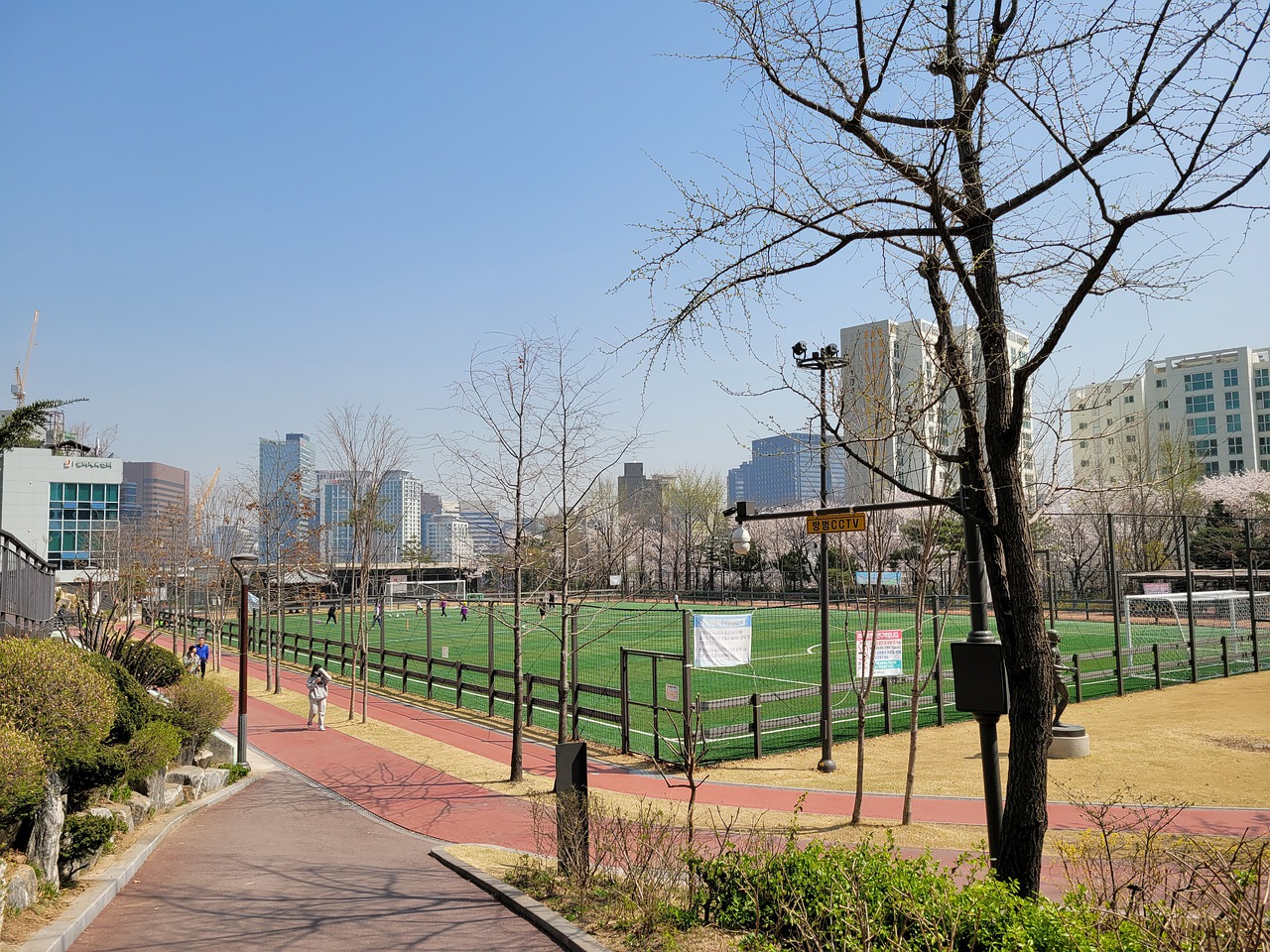 镜报:经纪人预测英超球队夏窗会更谨慎,引援要先卖人筹钱平账.